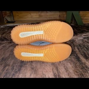 Mens Size 11 yeezy Grey Gum 750’s glow in the dark sole, used in good condition